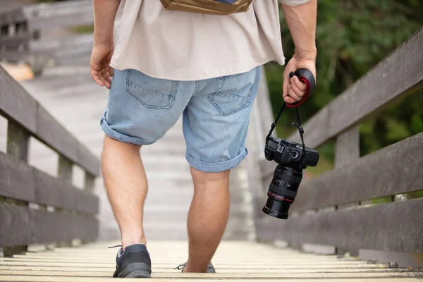 Fotógrafo Está Caminando Por Las Escaleras — Foto de Stock