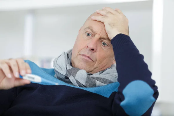 Senior Man Having Flu Checking Temperature — Stock Photo, Image