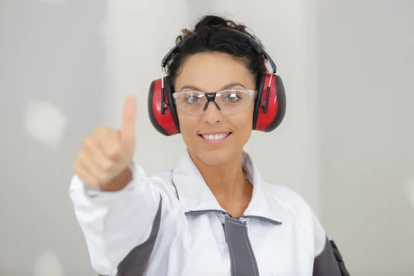 Woman Contractor Worker Cancelling Headphones — Stock Photo, Image