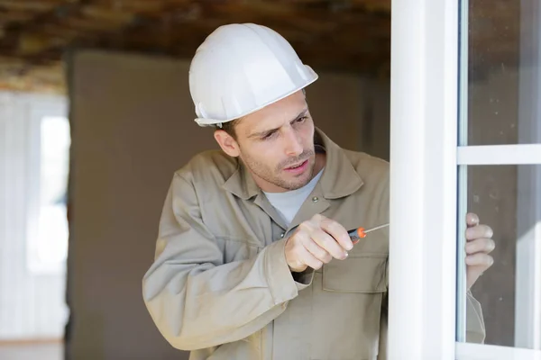 Male Window Fitter Using Screwdriver — Stock Photo, Image