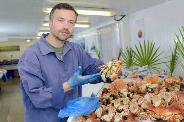 Vendeur Crabe Sur Marché — Photo
