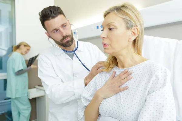 Doctor Using Stethoscope Examine Anxious Woman — Stock Photo, Image