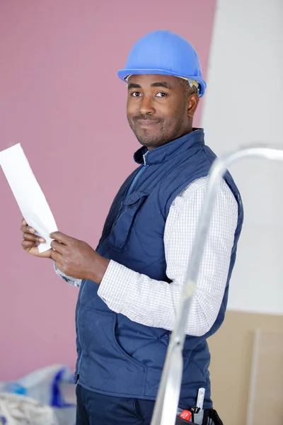 Happy Contractor Worker Preparing Redecoration — Stock Photo, Image
