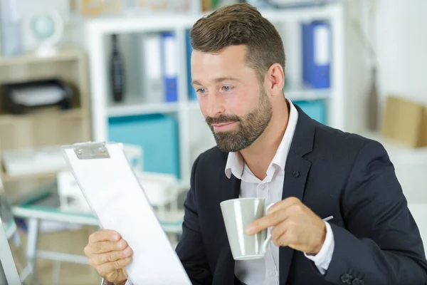 Happy Businessman Smiling While Drinking Coffee — Stock Photo, Image