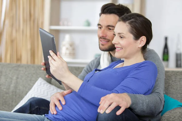 Couple Taking Selfie Tablet Relaxing Home — Stock Photo, Image