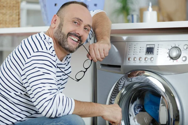Middle Aged Man Crouched Washing Machine — Stock Photo, Image