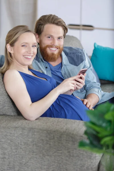 Happy Couple Checking Smart Phone Apps — Stock Photo, Image
