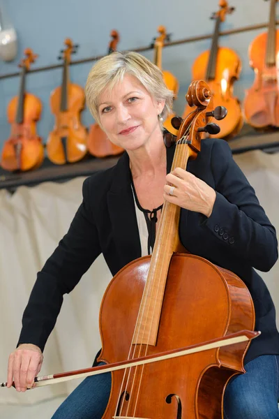 Woman Playing Cello — Stock Photo, Image