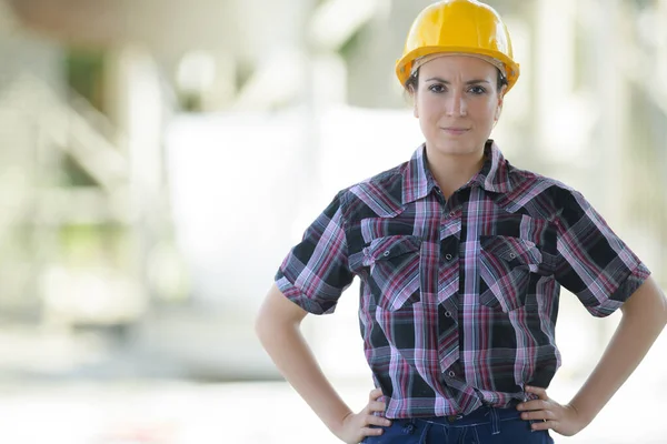 Confident Female Engineer Outdoors — Stock Photo, Image