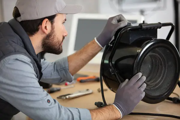 Repairman Working Portable Fan Workshop — Stock Photo, Image
