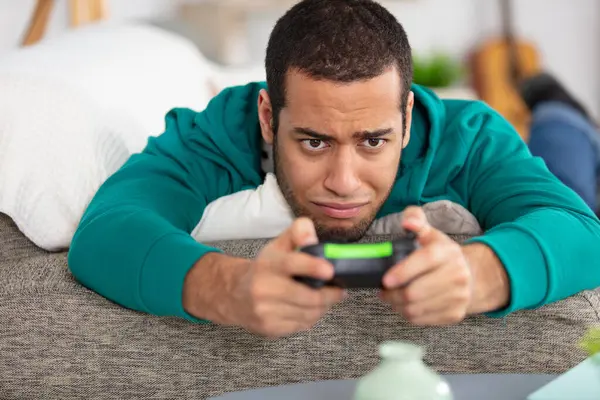 Junger Schöner Mann Spielt Videospiele Hause — Stockfoto