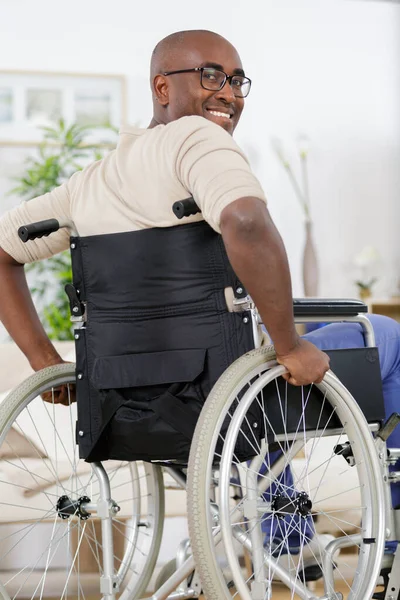 Portrét Postiženého Muže Invalidním Vozíku Doma — Stock fotografie