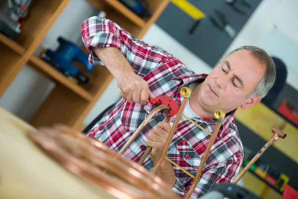 Portrait Workman Bending Copper Pipe — Stock Photo, Image
