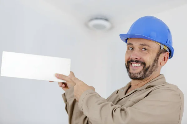 Construction Worker Holding Blank Advertising Banner — Foto Stock