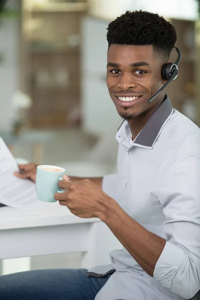 Man Side Profile Smiling Having Online Conversation — Stock Photo, Image
