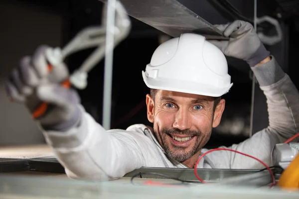 Worker Installing Cables Air Ducts — Stock Photo, Image