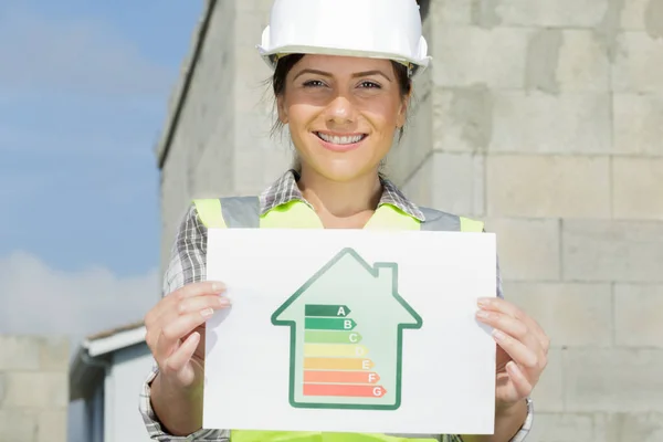 Woman Worker Hard Hat Holding Energy Efficiency Chart — Stock Photo, Image