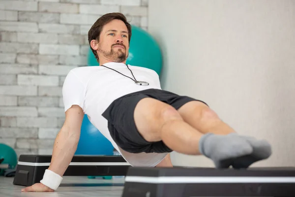 Portrait Fitness Man Doing Push Ups Gym — Stock Photo, Image