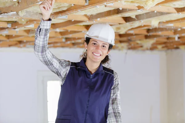 Woman Builder Hardhat Uniform Installing Suspended Ceiling — Stock Photo, Image