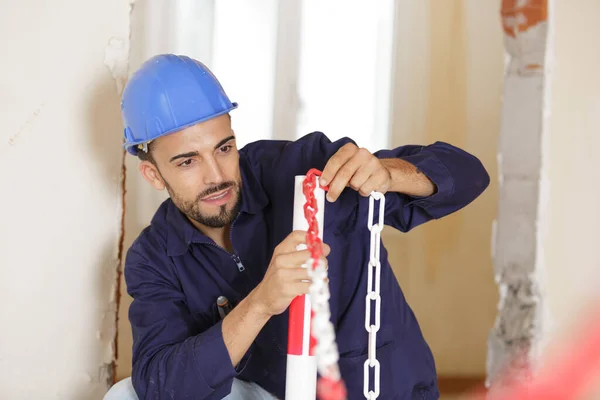 Male Concentrated Builder Work — Stock Photo, Image