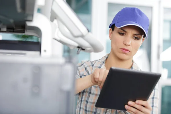 Pretty Technician Using Digital Tablet While Carrying Out Inspection — Stock Photo, Image