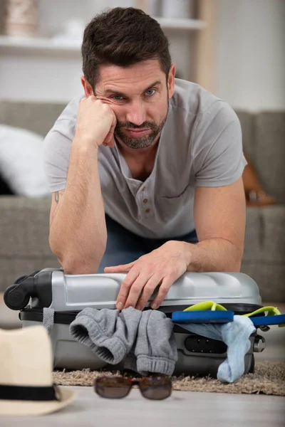 Angry Man Tries Pack All Necessary Travel — Stock Photo, Image
