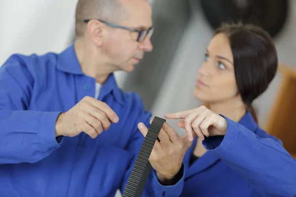 Mechanics Looking Rubber Belt — Stock Photo, Image