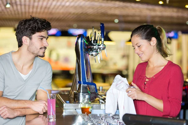 Customer Flirting Cheerful Pretty Female Bartender — Stock Photo, Image