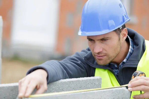 Exterior Worker Using Level Laying Cement Floor — Stock Photo, Image