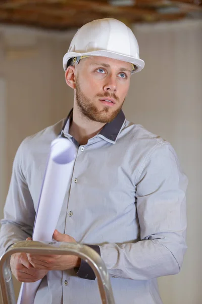 Happy Handsome Builder Looking Something — Stock Photo, Image