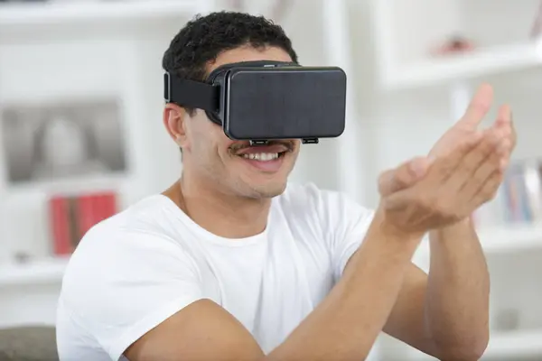 Man Playing Video Game Glasses Virtual Reality — Stock Photo, Image