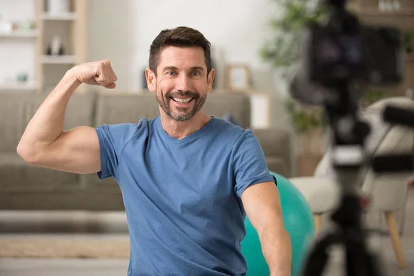 Man Blogging Food Supplements Biceps — Stock Photo, Image