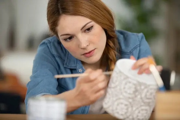 Young Woman Decorating Pottery Workshop — Stock Photo, Image