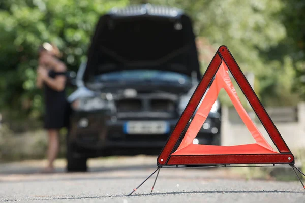Red Warning Triangle Broken Car — Stock Photo, Image