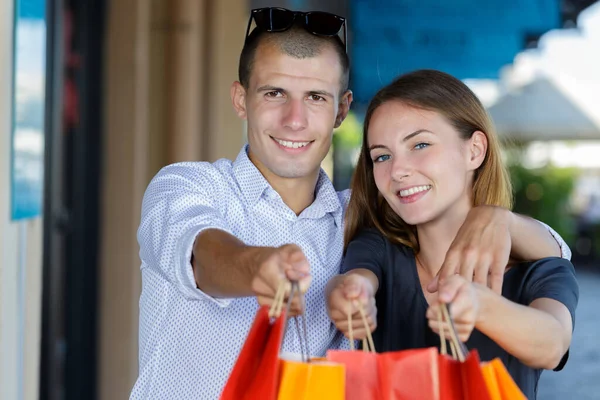 Portrait Young Couple Holding Shopping Bags — Stock Photo, Image