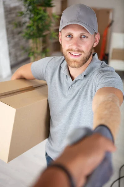 Deliveryman Shaking Clients Hand Office — Stock Photo, Image