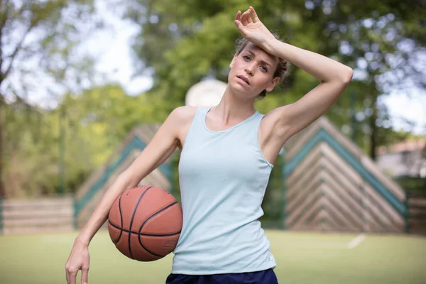 Skilled Athletic Young Female Basketball Player — Stock Photo, Image