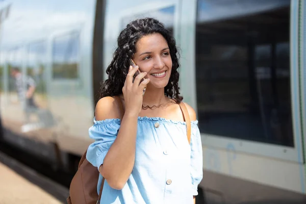 Girl Use Smartphone Train Station — Stock Photo, Image