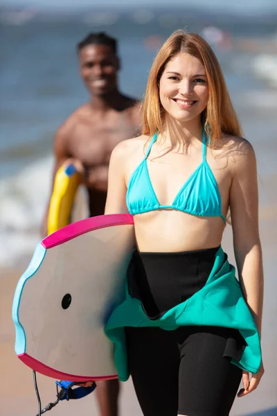 Multiracial Couple Beach Carrying Bodyboards — Stock Photo, Image