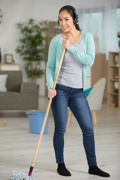 Woman Having Fun While Cleaning House — Stock Photo, Image