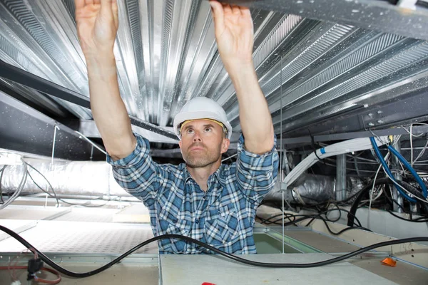 Man Working Ceiling — Stock Photo, Image