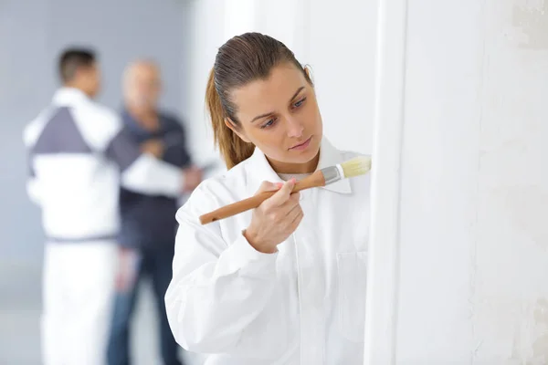 Female Industrial Apprentice Painting Edge Wall — Stock Photo, Image