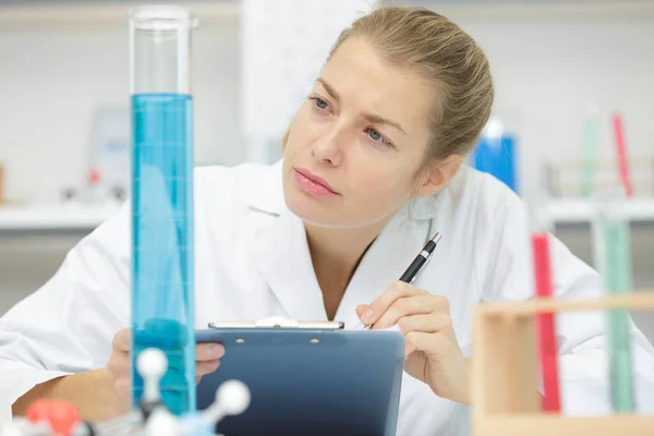 Close Female Laboratory Researcher — Stockfoto