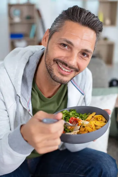Young Man Eating Vegetarian Salad Appetite — Stock Photo, Image