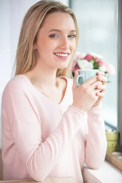 Beautiful Blonde Woman Holding Ceramic Cup Tea — Stock Photo, Image