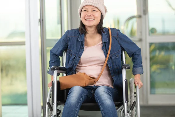 Disabled Girl Delighted Come Back Home — Stock Photo, Image