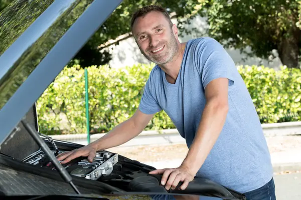 Happy Man Fixing Car — Stock Photo, Image