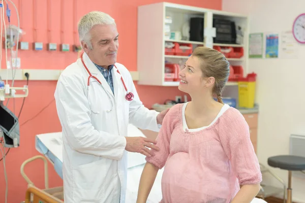 Těhotné Ženy Konzultace Mužské Lékaře — Stock fotografie