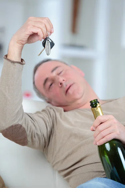 Drunken Man Holding Car Keys — Stock Photo, Image