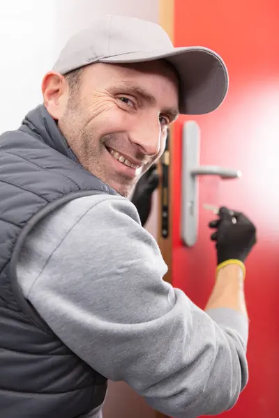 Man Fixing Door Screwdriver — Stock Photo, Image
